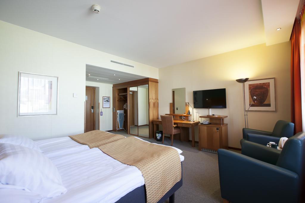 Hotel Oscar Варкаус Экстерьер фото